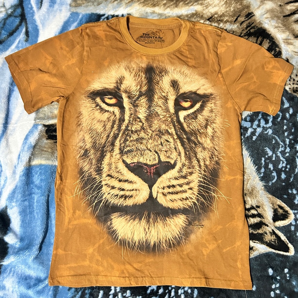 THE MOUNTAIN 2011 Lion Graphic Tee Shirt